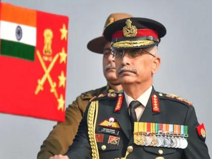 India China FaceOff Army Chief General Manoj Mukund Naravane reaches Ladakh | India China FaceOff: चीनसोबतचा तणाव वाढला असताना लष्करप्रमुख लडाखमध्ये; परिस्थितीचा आढावा घेणार