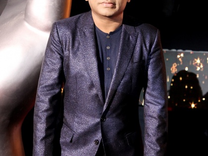A.R Rahman shoots for The Voice despite having leg injury | पायाला दुखापत झालेली असतानाही ए. आर. रेहमानने थांबवले नाही चित्रिकरण