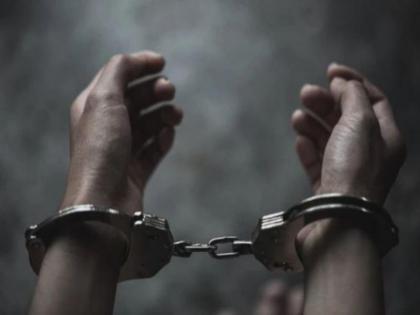 Police handcuffed youth | चाकू घेऊन दहशत निर्माण करणाऱ्या तरुणाला पोलिसांनी ठोकल्या बेड्या