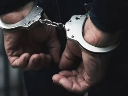 Police arrest 20-year-old man for making obscene gestures at women coming and going in market | बाजारात येणाऱ्या जाणाऱ्या महिलांना पाहून करत होता अश्लील इशारे;२० वर्षीय तरुणाला पोलिसांनी केली अटक Police arrest 20-year-old man for making obscene gestures at women coming and going in market | बाजारात येणाऱ्या जाणाऱ्या महिलांना पाहून करत होता अश्लील इशारे;२० वर्षीय तरुणाला पोलिसांनी केली अटक