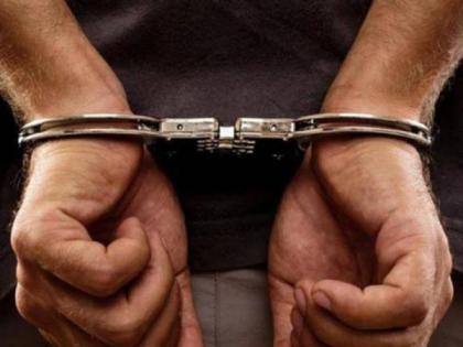 Seven arrested for performing aarti | सामूहिक आरती करणाऱ्या सात जणांना अटक