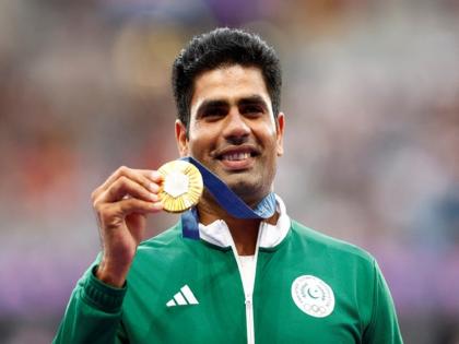 Arshad Nadeem : won the gold; But promises of prizes are still in the air! | सुवर्ण जिंकलं; पण बक्षिसांचे वादे अजून हवेतच!