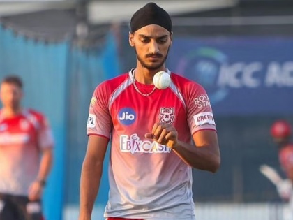 IPL 2020: Arshdeep Singh's last over brilliant, Sunrisers' reputation tarnished against RCB | IPL 2021 : अर्शदीप सिंगचे अखेरचे षटक शानदार, आरसीबीविरुद्ध सनरायजर्सची प्रतिष्ठा पणाला