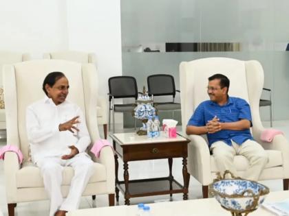 cm arvind kejriwal meet telangana cm k chandrasekhar rao on delhi ordinance issue | “आणीबाणीपेक्षाही देशाची वाईट अवस्था, PM मोदींनी...”; KCR यांचा केजरीवालांना पाठिंबा