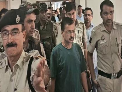 Delhi High Court notice to Tihar Jail, ED on Arvind Kejriwal plea to allow more meetings in jail with lawyers | "माझ्यावर ३० खटले सुरू आहेत, मला...", केजरीवालांच्या याचिकेवर न्यायालयाची ईडीला तात्काळ नोटीस