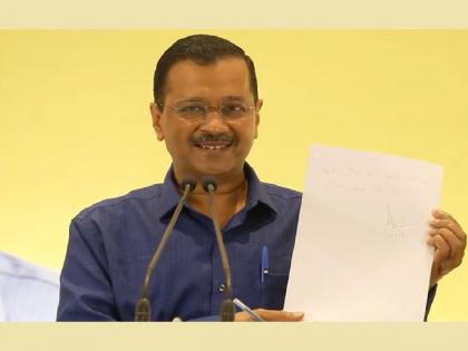 Gujarat Election 2022: Arvind Kejriwal wrote on paper and says AAP woll form government in Gujarat | 'गुजरातमध्ये AAPची सत्ता येणार', अरविंद केजरीवालांनी थेट कागदावर लिहून दिलं...