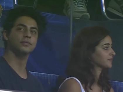 Aryan khan seen smiling in latest video with ananya pandey during kkr match | "अरे याला हसताही येतं?" अनन्यासोबत शाहरुखच्या मुलाचा Video पाहून नेटकऱ्यांना पडला प्रश्न