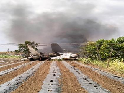 hals sukhoi fighter jet crashed kin shirasgaon in niphad taluka nashik because of technical failure | एचएएलचे सुखोई लढाऊ विमान नाशिकमध्ये कोसळले; पायलट सुखरूप, पोलीस घटनास्थळी दाखल