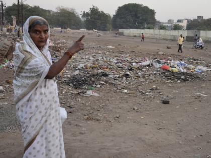 For the last sixty years, the elderly heirs of Iqbal Maidan owner are fighting against the British dictator | साठ वर्षांपासून इकबाल मैदान मालकाची वयोवृद्ध वारसदार झगडतेय ब्रिटिश हुकूमनाम्याच्या विरोधात 