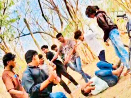 Another inhuman act in Beed...! Young man taken to the mountains and brutally beaten, 20 people booked, seven arrested | बीडमध्ये पुन्हा अमानुष कृत्य...! डोंगरात नेऊन तरुणाला रिंगण करीत बेदम मारहाण, २० जणांविरुद्ध गुन्हा, सात जणांना अटक Another inhuman act in Beed...! Young man taken to the mountains and brutally beaten, 20 people booked, seven arrested | बीडमध्ये पुन्हा अमानुष कृत्य...! डोंगरात नेऊन तरुणाला रिंगण करीत बेदम मारहाण, २० जणांविरुद्ध गुन्हा, सात जणांना अटक