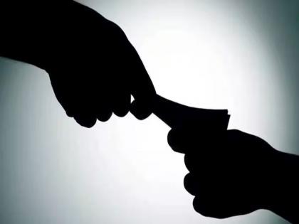 A senior clerk in a charity office in a net of bribery; A bribe of one thousand was taken for the public notice | धर्मादाय कार्यालयातील वरिष्ठ लिपिक लाचलुचपतच्या जाळ्यात; जाहीर नोटीस काढण्यासाठी घेतली एक हजाराची लाच