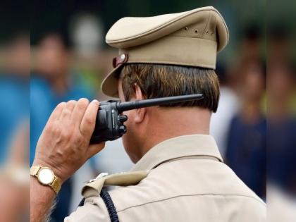 That video of Bhada police went viral on social media | भादा पोलिसांचा ‘तो’ व्हिडीओ सोशल मीडियावर झाला व्हायरल! शिंदाळा कलाकेंद्र परिसरातील वाहनांची ताेडफाेड...