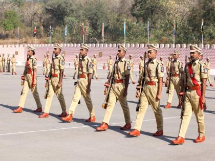 किती असते IPS अधिकाऱ्याची सॅलरी? बंगला, गाडी, ड्रायव्हर, नोकर-चाकरांसह मिळतात या खास सुविधा
