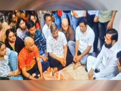 भ्रष्टाचार करुन पैसे खाल्ले, हेही फलकावर लिहा; कामचोर म्हणत एकनाथ शिंदे यांची टीका - Marathi News | Write on the sign that money was embezzled as well Eknath Shinde criticism | Latest News at Lokmat.com