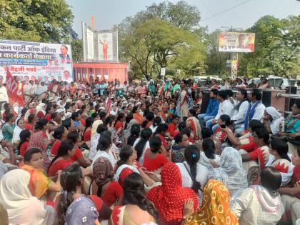 asha sevaks protest the government through jail bharo movement | जेल भरो आंदोलनातून आशा सेविकांनी केला शासनाचा निषेध