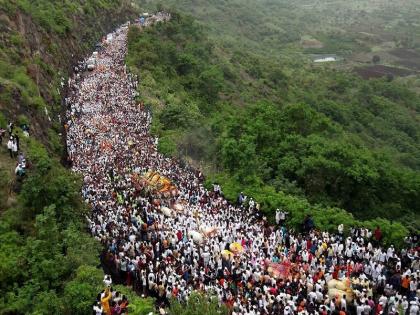 Ashadhi Vaari: Two wheeler ambulance on Palkhi route; 1 healer for 5 to 6 Dindas | Ashadhi Vaari: पालखी मार्गावर दुचाकी रुग्णवाहिका; ५ ते ६ दिंड्यांसाठी १ आरोग्यदूत