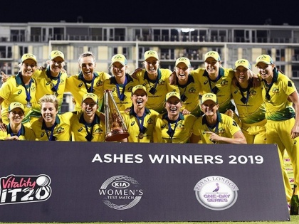 Australia women's win the Ashes series, beat England by 12-4 margin | ऑस्ट्रेलियानं अ‍ॅशेस मालिका जिंकली, इंग्लंडची पराभवाची हॅटट्रिक