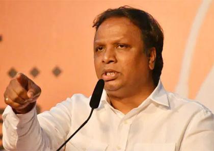 The security of the common man is at stake due to factionalism among the Paelis; Criticism of Ashish Shelar | पाेलिसांच्या आपसातील गटबाजीमुळे सामान्यांची सुरक्षा धाेक्यात; आशिष शेलारांची टीका