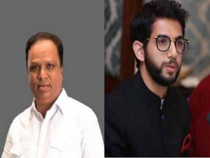 Do you have a prize if you stand on the signal ?; Aditya Thackeray took the spin of the Shelar | सिग्नलवर उभे राहिल्यास बक्षीस द्यायचे का?; आदित्य ठाकरेंनी घेतली शेलारांची फिरकी 