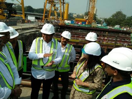 Completed work of 200 meter tunnel of Metro 3, Adv. Ashish Shelar inspected the case | मेट्रो 3च्या सुमारे 200 मीटर बोगद्याचे काम पूर्ण, अ‍ॅड. आशिष शेलार यांनी केली पाहणी