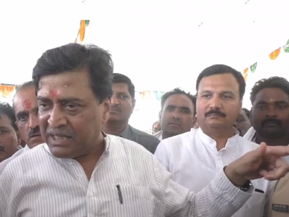 Nanded-Jalna highway connecting Samruddhi Mahamarga needs to made by cement; Otherwise the work will be stopped: Ashok Chavan warns | 'समृद्धी'ला जोडणारा नांदेड-जालना महामार्ग सिमेंटचाच हवा; काम बंद पाडण्याचा चव्हाणांचा इशारा