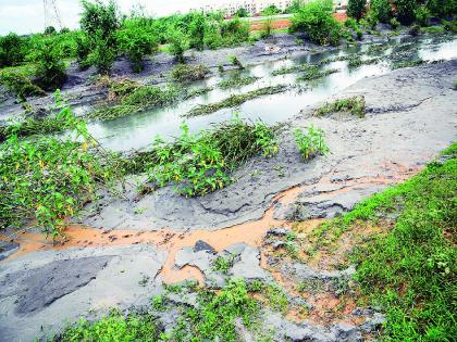 Leakage at three places in Ash Pond of khaparkheda power plant, ash again in Kanhan river, water supply in nagpur will be affected | कन्हान नदीत पुन्हा राख; नागपूरकरांनो तुमच्या घरी येतेय, खापरखेडा केंद्रातील राखेचे पाणी