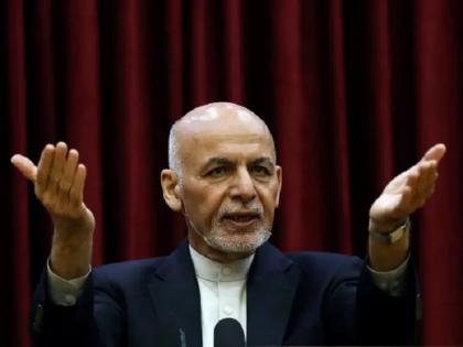 Afghanistan President Ashraf Ghani fled with cars and chopper full of cash says Russian embassy | कॅशनं भरलेल्या चार कार्स आणि चॉपर घेऊन अशरफ गनींचं पलायन; रशियन दुतावासानं दिली माहिती