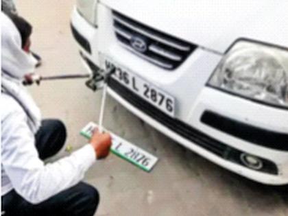 'HSRP' for 90,000 vehicles in Mumbai; Fines for vehicles without number plates after deadline | मुंबईतील ९० हजार गाड्यांना ‘एचएसआरपी’; मुदतीनंतर नंबर प्लेट नसलेल्या गाड्यांना दंड 'HSRP' for 90,000 vehicles in Mumbai; Fines for vehicles without number plates after deadline | मुंबईतील ९० हजार गाड्यांना ‘एचएसआरपी’; मुदतीनंतर नंबर प्लेट नसलेल्या गाड्यांना दंड