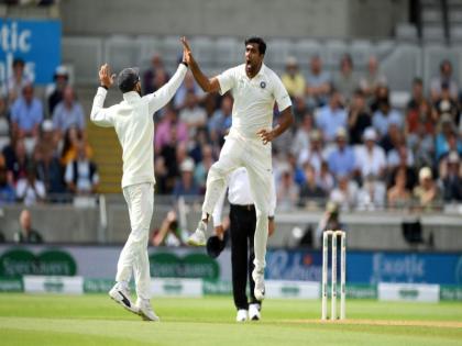 India vs Englad 1st Test: Ravichandran Ashwin registers record on 1st day | India vs England1st Test: अश्विनचा पहिल्याच दिवशी पराक्रम 
