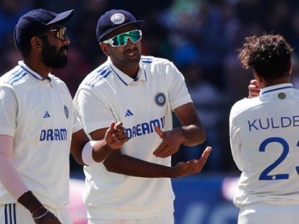Ravichandran Ashwin re-claim top spot from teammate Jasprit Bumrah on the latest ICC Test Bowling Rankings, ROHIT SHARMA BECOMES THE HIGHEST RANKED INDIAN TEST BATTER - 6. | ICC Test Bowling Rankings : आर अश्विन नंबर १! टीम इंडियातील सहकाऱ्यावर कुरघोडी; रोहित शर्माचीही भरारी 