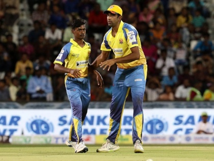 Video: TNPL 2019; Ravi Ashwin unveils his mystery ball again, gets a wicket | Video : आर. अश्विनची रहस्यमयी गोलंदाजी; नव्या शैलीनं सारेच चकित