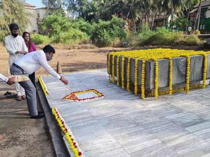 Cleaning and paying homage to the neglected tomb of late Lieutenant Governor Mulkraj Sachdev! | लेफ्टनंट गव्हर्नर दिवंगत मुल्कराज सचदेव यांच्या दुर्लक्षित समाधीस्थळी साफसफाई अन् आदरांजली!