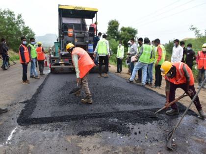 40 kilometers of road completed in one day; World record in Satara | एका दिवसात ४० किलोमीटरचा तयार झाला रस्ता; साताऱ्यात विश्वविक्रम