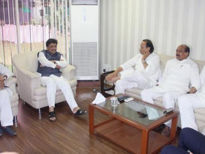 Congress-NCP leaders secret secret, senior leaders in Delhi; Shiv Sena's focus on the meeting | काँग्रेस-राष्ट्रवादीच्या नेत्यांची गुप्त खलबते, ज्येष्ठ नेते दिल्लीत; बैठकीवर शिवसेनेचे लक्ष