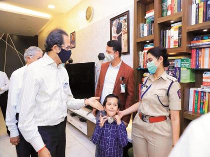 The leader of ‘Matoshri’ on ‘Jalashri’; For the first time in the history of the Aurangabad corporation, the Chief Minister at the residence of the Municipal Administrator | 'मातोश्री'चे नेते ‘जलश्री’वर; महापालिकेच्या इतिहासात प्रथमच मुख्यमंत्री मनपा प्रशासकांच्या निवासस्थानी The leader of ‘Matoshri’ on ‘Jalashri’; For the first time in the history of the Aurangabad corporation, the Chief Minister at the residence of the Municipal Administrator | 'मातोश्री'चे नेते ‘जलश्री’वर; महापालिकेच्या इतिहासात प्रथमच मुख्यमंत्री मनपा प्रशासकांच्या निवासस्थानी