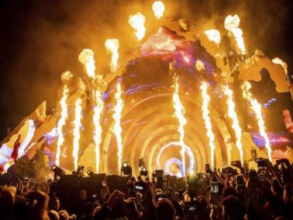 8 dead and many injured at Astroworld music festival in Houston | म्यूजिक फेस्टिव्हलमध्ये अचानक वाढली गर्दी; चेंगराचेंगरी होऊन 8 जणांचा मृत्यू, तर अनेकजण जखमी