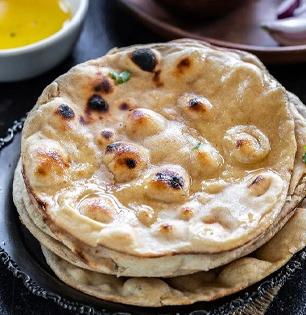 टोस्टर वापरूनही करता येईल तंदुरी रोटी, बघा भन्नाट ट्रिक - घरीच करा हॉटेलसारखी तंदुरी रोटी...