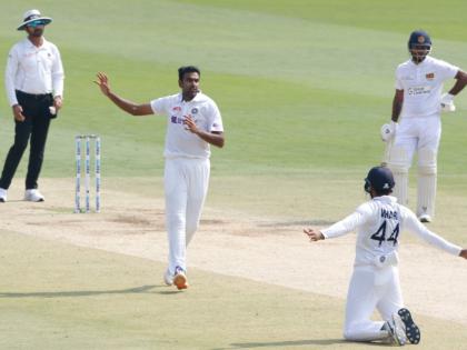 IND vs SL, 2nd Test Live Updates : Ravi Ashwin surpassed Dale Steyn's tally of 439 Test wickets to become the 8th highest wicket taker, tea break Sri Lanka 4-151  | IND vs SL, 2nd Test Live Updates : R Ashwinने दक्षिण आफ्रिकेचा दिग्गज डेल स्टेन याचा मोडला विक्रम; खुणावतोय कर्टनी वॉल्शचा पराक्रम