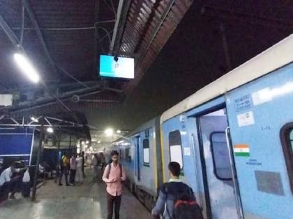 At Patna railway station in Bihar, an obscene film was suddenly shown in the indicator for 3 minutes  | प्लॅटफॉर्मवर प्रवाशांची वरदळ अन् अचानक सुरू झाला अश्लील Video; रेल्वेने केली मोठी कारवाई