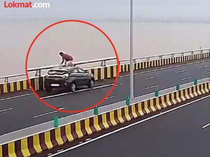 J.J. Hospital doctor jumps from Atal Setu; Car and mobile phone found, search underway in the bay | जे.जे. रुग्णालयातील डॉक्टरने अटल सेतूवरून मारली उडी; कार आणि मोबाईल मिळाला, खाडीत शोध सुरू J.J. Hospital doctor jumps from Atal Setu; Car and mobile phone found, search underway in the bay | जे.जे. रुग्णालयातील डॉक्टरने अटल सेतूवरून मारली उडी; कार आणि मोबाईल मिळाला, खाडीत शोध सुरू