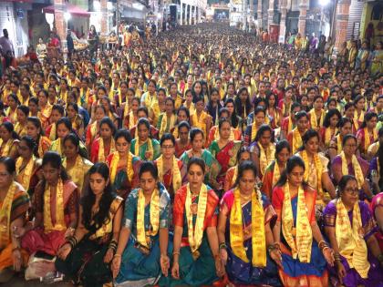 Om gan ganpataye namah ganpti Atharvashirsha chanting of 35 thousand women in front of dagdusheth Ganapati | ओम गं गणपतये नम...! दगडूशेठ' गणपतीसमोर ३५ हजार महिलांचे अथर्वशीर्ष पठण