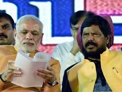 No Lok Sabha, at least Ministerial position at the Centre, 10 seats should be given to Legislative Assembly; Ramdas Athawale's new demand to BJP | लोकसभा नाही, निदान केंद्रात मंत्रीपद, विधानसभेला १० जागा द्याव्यात; रामदास आठवलेंची नवी मागणी