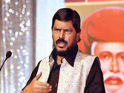 Ghulam Nabi Azad and kapil Sibal should join BJP like Scindia says ramdas Athawale | सिंधिया व्हा, भाजपामध्ये जा; कपिल सिब्बल, गुलाम नबी आझाद यांना आठवलेंचा सल्ला