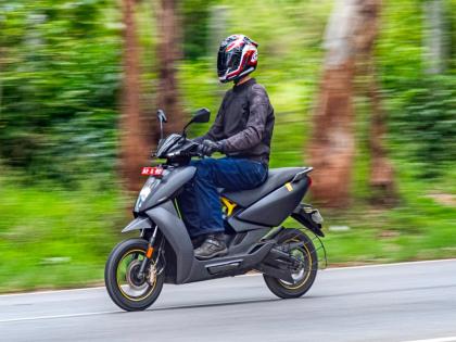 Ather 450X Base Model Ather Electric Scooter Launched Under Rs 1 Lakh See price missing features pro cons | Ather 450X Base Model: १ लाखापेक्षा कमी किंमतीत Ather इलेक्ट्रीक स्कूटर लाँच; पाहा किंमत, मिसिंग फीचर्स 