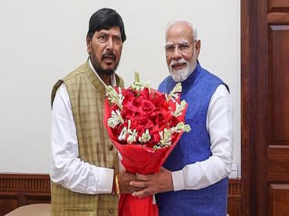 Ramdas Athawale is upset with Maharashtra BJP; Complained directly to PM Modi, what is the reason? | रामदास आठवले महाराष्ट्र भाजपवर नाराज; थेट पीएम मोदींकडे केली तक्रार, कारण काय? Ramdas Athawale is upset with Maharashtra BJP; Complained directly to PM Modi, what is the reason? | रामदास आठवले महाराष्ट्र भाजपवर नाराज; थेट पीएम मोदींकडे केली तक्रार, कारण काय?