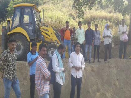 Encroachment on government land at Dhankhedi | धनखेडी येथे शासकीय जमिनीवर अतिक्रमण Encroachment on government land at Dhankhedi | धनखेडी येथे शासकीय जमिनीवर अतिक्रमण