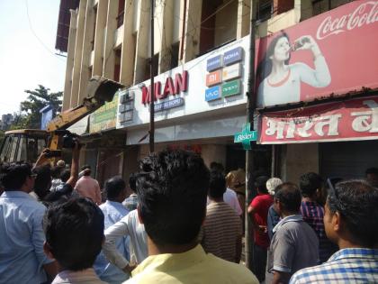 More than twenty encroachments broke out near central bus station, municipal action | मध्यवर्ती बसस्थानकाजवळ वीसहून अधिक अतिक्रमण पाडली, महापालिकेची कारवाई