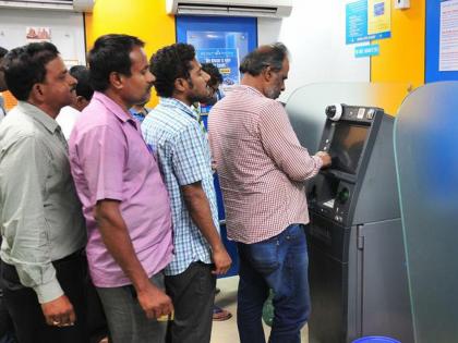 reasons explained behind the decreasing number of ATMs despite its increasing usage | वापर वाढत असूनही घटणाऱ्या एटीएममागचे कारण काय?