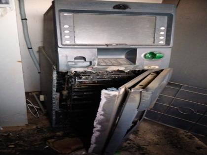 Gas cutter breaks ATM; 16.45 lakh lumpas in eight minutes | गॅस कटरने तोडले एटीएम; आठ मिनिटात १६.४५ लाख लंपास