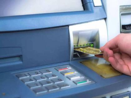 viral news father attempted to rob his own son at knifepoint in atm scotland | मुलगा ATM मध्ये पैसे काढायला गेला, वडिलांनी लुटण्याचा प्रयत्न केला अन्.. नेमकं प्रकरण काय?